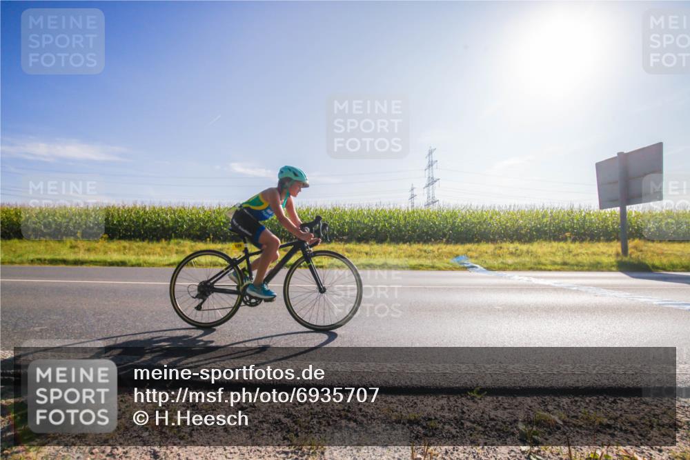 01.09.2024 - 17. Tribühne Triathlon H.Heesch http://msf.ph/oto/6935707 01.09.2024 09:41:45 Radfahren 102, 125, 129 meine-sportfotos.de