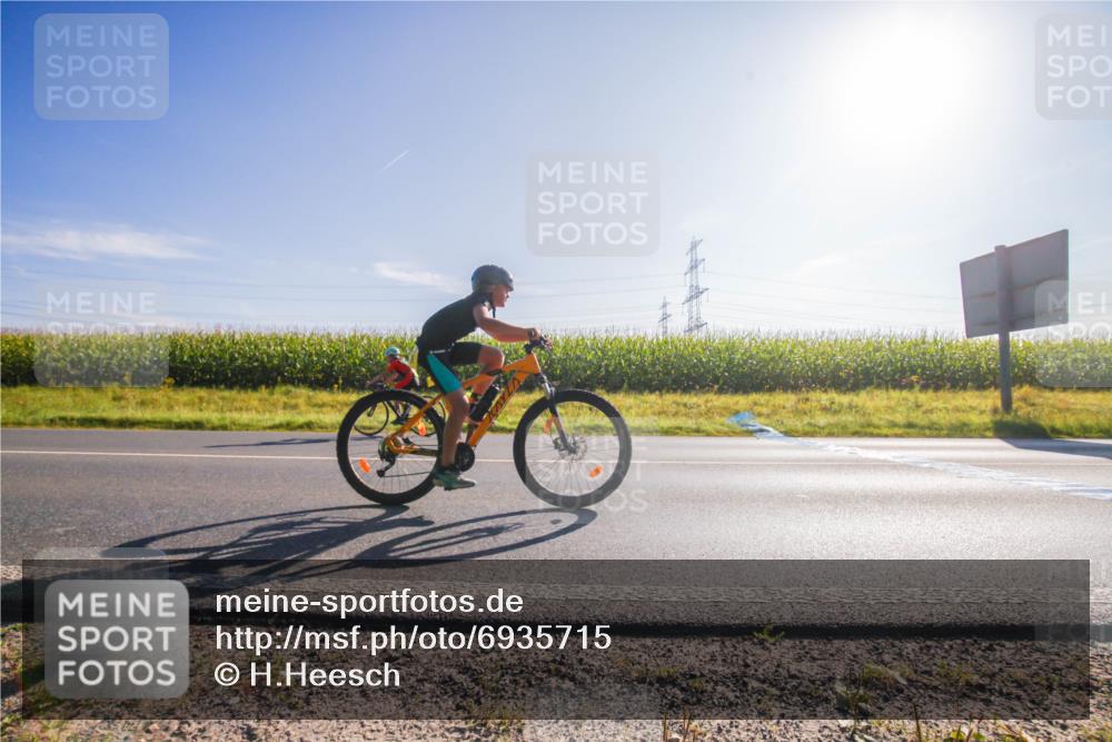 01.09.2024 - 17. Tribühne Triathlon H.Heesch http://msf.ph/oto/6935715 01.09.2024 09:42:09 Radfahren 97, 122, 126, 127 meine-sportfotos.de