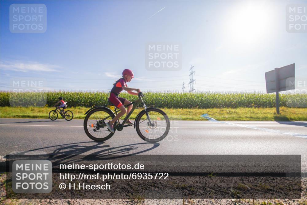 01.09.2024 - 17. Tribühne Triathlon H.Heesch http://msf.ph/oto/6935722 01.09.2024 09:42:58 Radfahren 74, 75, 121 meine-sportfotos.de