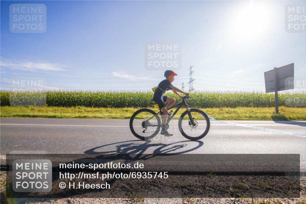 01.09.2024 - 17. Tribühne Triathlon H.Heesch http://msf.ph/oto/6935745 01.09.2024 09:46:21 Radfahren 116 meine-sportfotos.de