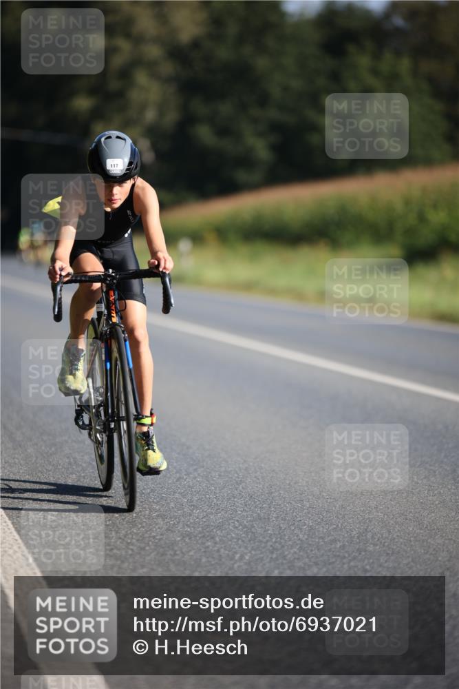 01.09.2024 - 17. Tribühne Triathlon H.Heesch http://msf.ph/oto/6937021 01.09.2024 09:37:01 Radfahren 114, 117 meine-sportfotos.de