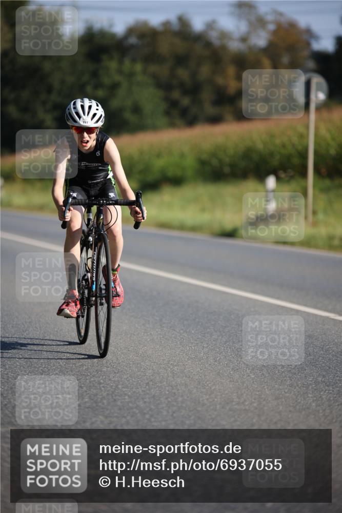 01.09.2024 - 17. Tribühne Triathlon H.Heesch http://msf.ph/oto/6937055 01.09.2024 09:38:03 Radfahren 111 meine-sportfotos.de