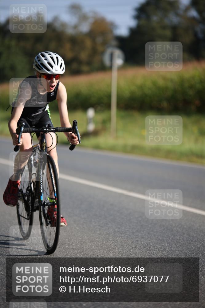 01.09.2024 - 17. Tribühne Triathlon H.Heesch http://msf.ph/oto/6937077 01.09.2024 09:38:04 Radfahren 111 meine-sportfotos.de