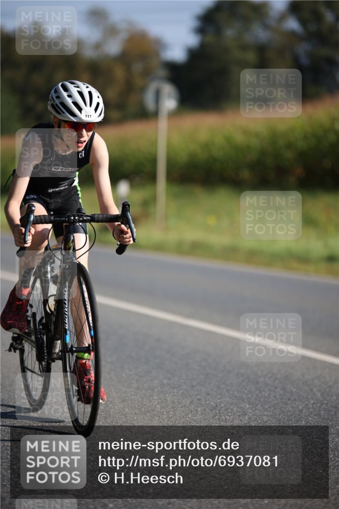 01.09.2024 - 17. Tribühne Triathlon H.Heesch http://msf.ph/oto/6937081 01.09.2024 09:38:04 Radfahren 111 meine-sportfotos.de