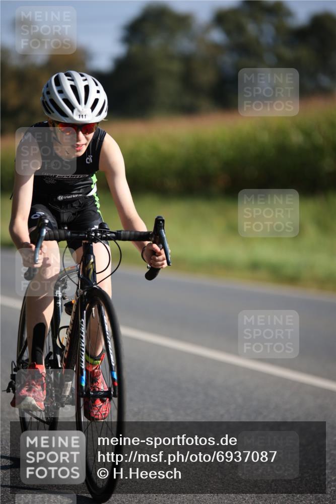 01.09.2024 - 17. Tribühne Triathlon H.Heesch http://msf.ph/oto/6937087 01.09.2024 09:38:04 Radfahren 111 meine-sportfotos.de