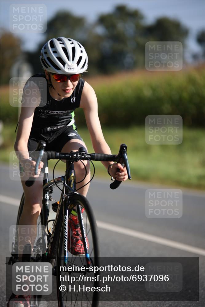 01.09.2024 - 17. Tribühne Triathlon H.Heesch http://msf.ph/oto/6937096 01.09.2024 09:38:04 Radfahren 111 meine-sportfotos.de