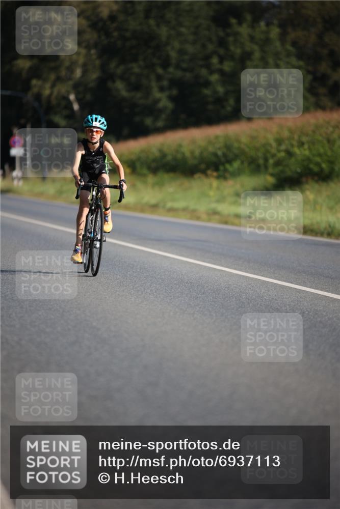 01.09.2024 - 17. Tribühne Triathlon H.Heesch http://msf.ph/oto/6937113 01.09.2024 09:38:21 Radfahren 94, 133 meine-sportfotos.de