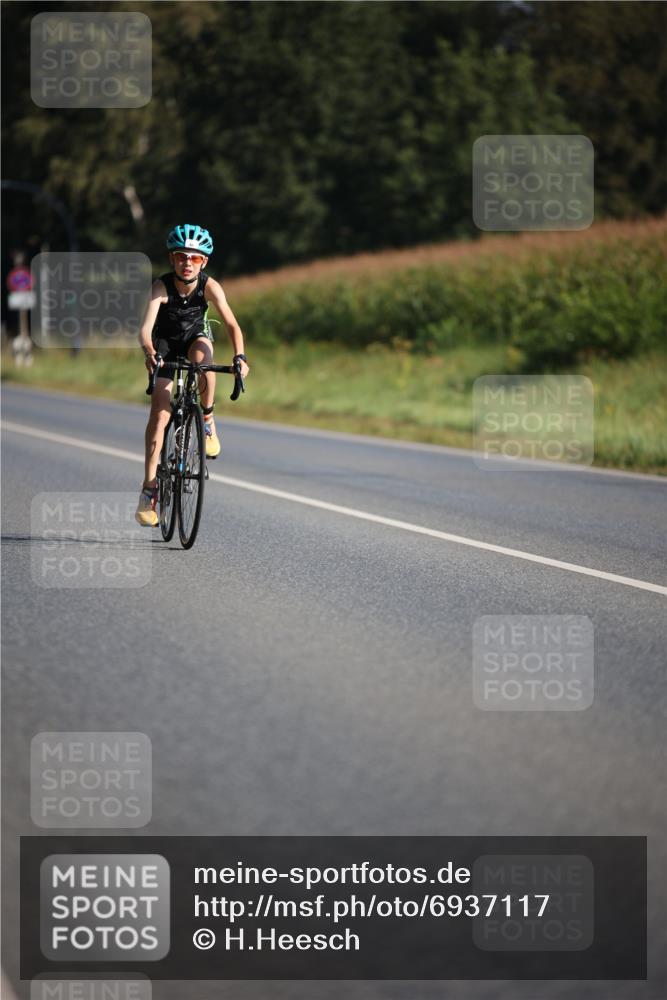01.09.2024 - 17. Tribühne Triathlon H.Heesch http://msf.ph/oto/6937117 01.09.2024 09:38:21 Radfahren 94, 133 meine-sportfotos.de