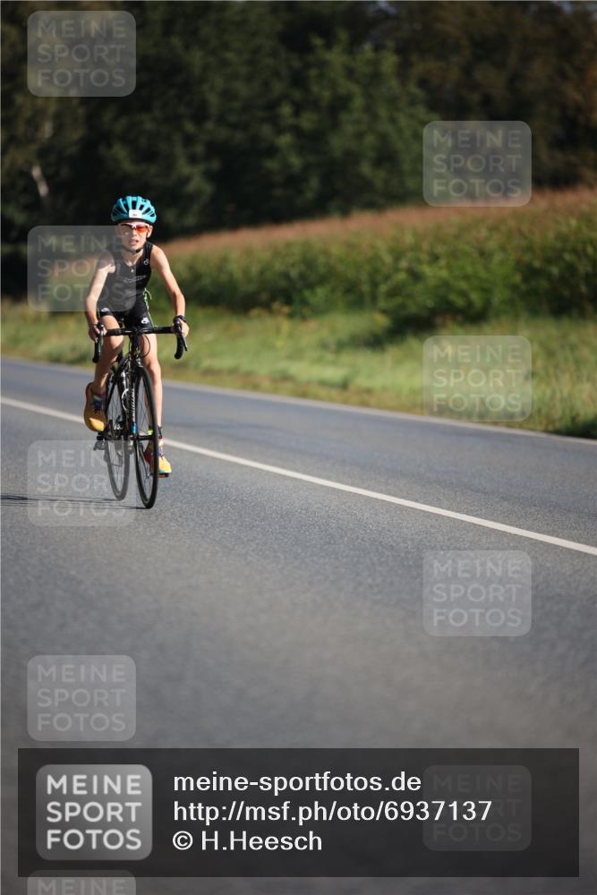 01.09.2024 - 17. Tribühne Triathlon H.Heesch http://msf.ph/oto/6937137 01.09.2024 09:38:21 Radfahren 94, 133 meine-sportfotos.de