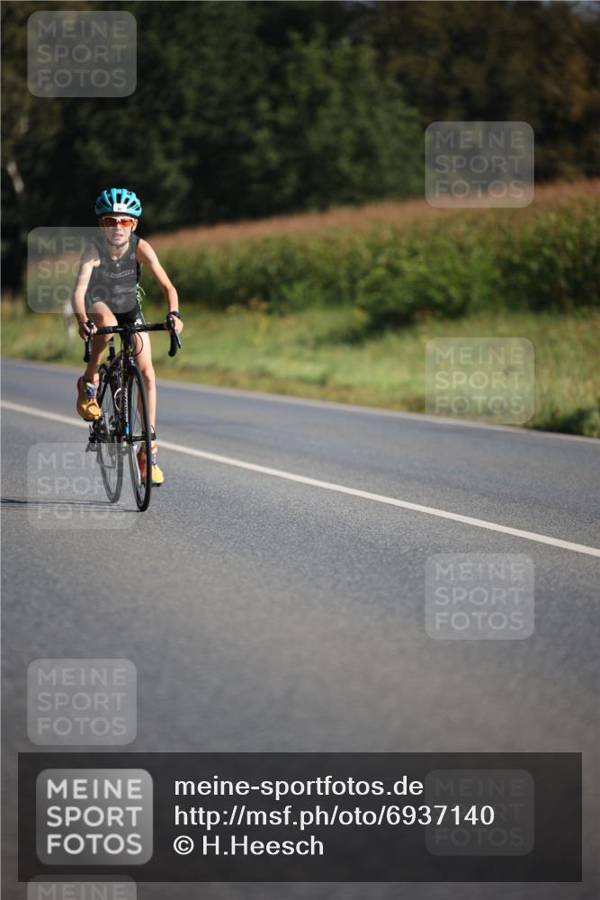 01.09.2024 - 17. Tribühne Triathlon H.Heesch http://msf.ph/oto/6937140 01.09.2024 09:38:21 Radfahren 94, 133 meine-sportfotos.de