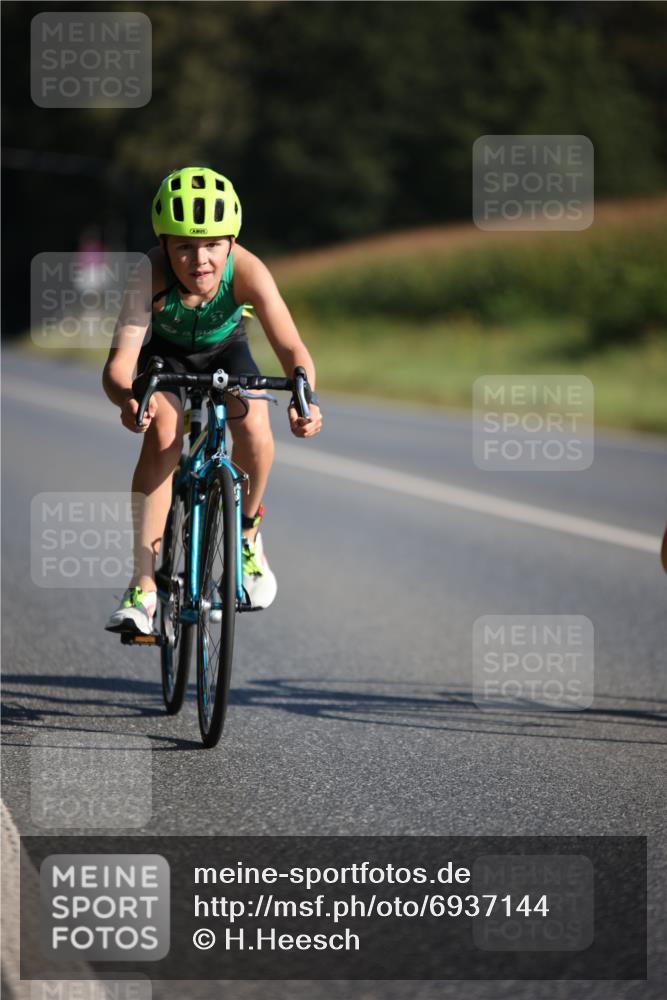 01.09.2024 - 17. Tribühne Triathlon H.Heesch http://msf.ph/oto/6937144 01.09.2024 09:38:22 Radfahren 94, 133 meine-sportfotos.de