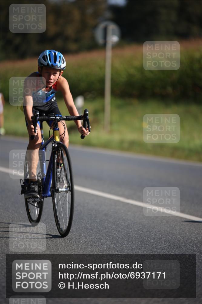 01.09.2024 - 17. Tribühne Triathlon H.Heesch http://msf.ph/oto/6937171 01.09.2024 09:38:54 Radfahren 67, 71, 83, 84, 90, 99, 103, 106, 119, 130, 132, 136 meine-sportfotos.de