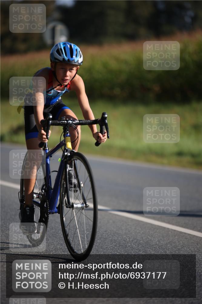 01.09.2024 - 17. Tribühne Triathlon H.Heesch http://msf.ph/oto/6937177 01.09.2024 09:38:54 Radfahren 67, 71, 83, 84, 90, 99, 103, 106, 119, 130, 132, 136 meine-sportfotos.de