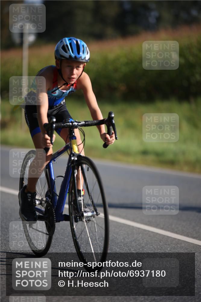 01.09.2024 - 17. Tribühne Triathlon H.Heesch http://msf.ph/oto/6937180 01.09.2024 09:38:54 Radfahren 67, 71, 83, 84, 90, 99, 103, 106, 119, 130, 132, 136 meine-sportfotos.de