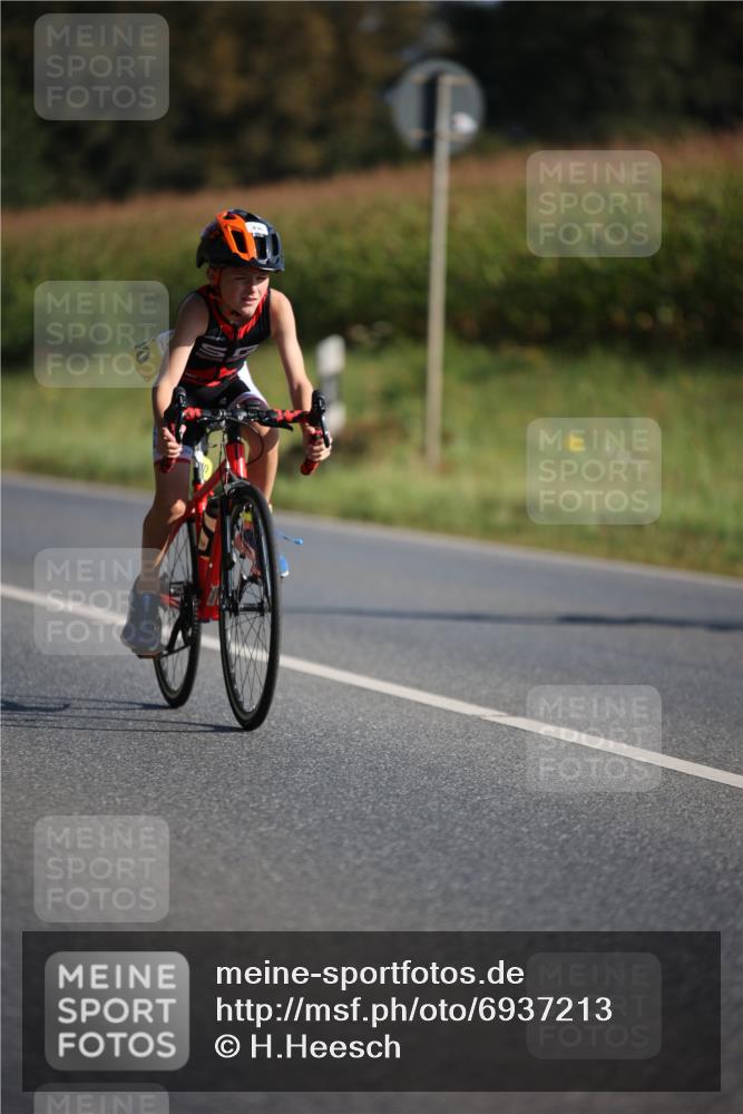 01.09.2024 - 17. Tribühne Triathlon H.Heesch http://msf.ph/oto/6937213 01.09.2024 09:39:00 Radfahren 58, 67, 71, 78, 83, 86, 90, 92, 99, 100, 104, 119, 124, 130, 132 meine-sportfotos.de