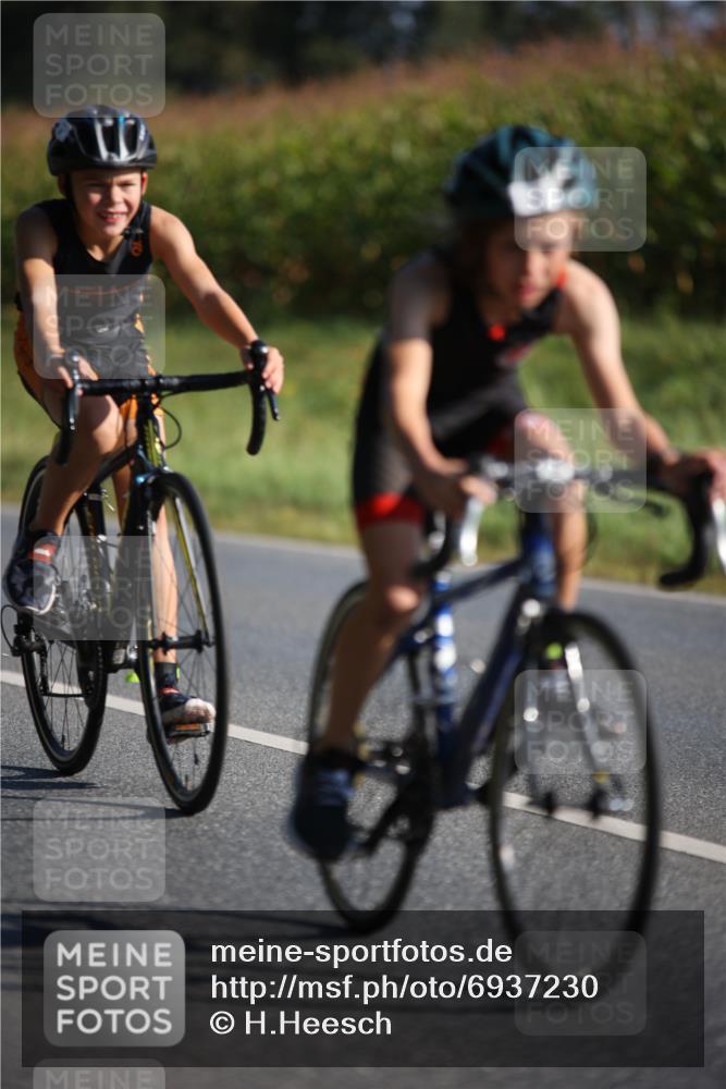 01.09.2024 - 17. Tribühne Triathlon H.Heesch http://msf.ph/oto/6937230 01.09.2024 09:39:02 Radfahren 58, 67, 71, 78, 83, 86, 90, 92, 99, 100, 104, 119, 124, 130, 134 meine-sportfotos.de