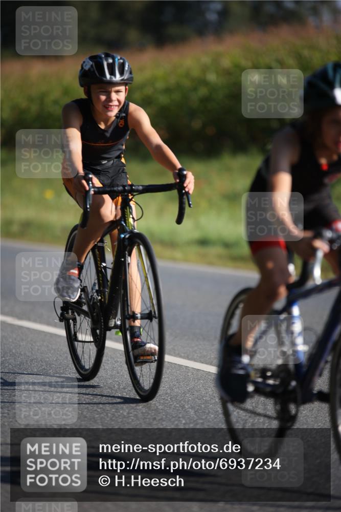 01.09.2024 - 17. Tribühne Triathlon H.Heesch http://msf.ph/oto/6937234 01.09.2024 09:39:02 Radfahren 58, 67, 71, 78, 83, 86, 90, 92, 99, 100, 104, 119, 124, 130, 134 meine-sportfotos.de