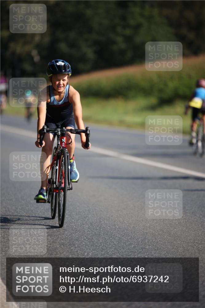 01.09.2024 - 17. Tribühne Triathlon H.Heesch http://msf.ph/oto/6937242 01.09.2024 09:39:12 Radfahren 86, 96, 113, 128, 134 meine-sportfotos.de