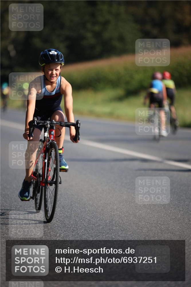 01.09.2024 - 17. Tribühne Triathlon H.Heesch http://msf.ph/oto/6937251 01.09.2024 09:39:12 Radfahren 86, 96, 113, 128, 134 meine-sportfotos.de