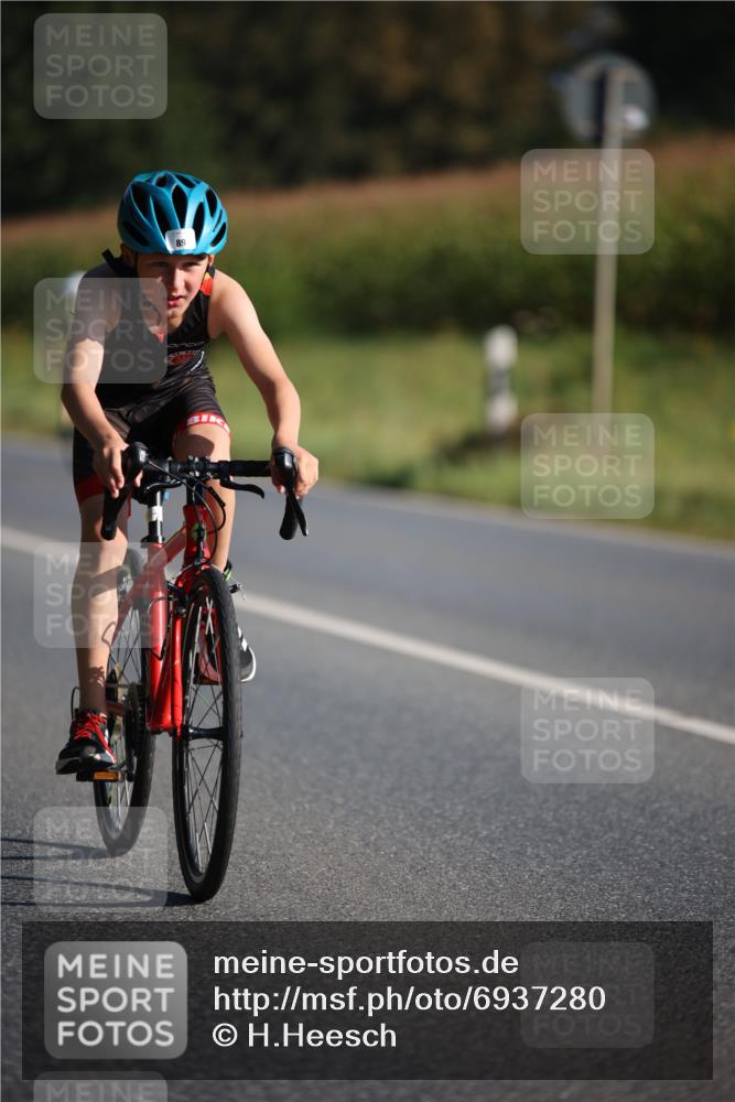 01.09.2024 - 17. Tribühne Triathlon H.Heesch http://msf.ph/oto/6937280 01.09.2024 09:39:24 Radfahren 66, 70, 77, 89, 131 meine-sportfotos.de