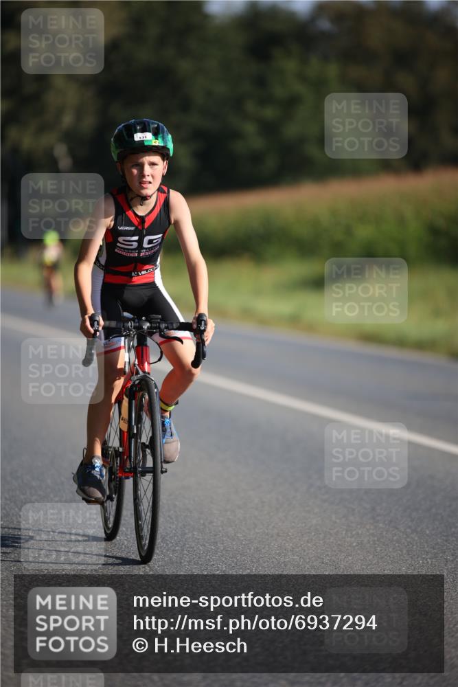01.09.2024 - 17. Tribühne Triathlon H.Heesch http://msf.ph/oto/6937294 01.09.2024 09:39:26 Radfahren 63, 66, 70, 77, 89, 112, 131 meine-sportfotos.de