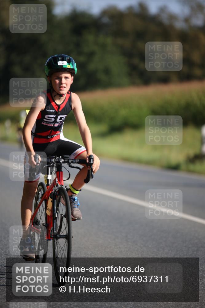 01.09.2024 - 17. Tribühne Triathlon H.Heesch http://msf.ph/oto/6937311 01.09.2024 09:39:27 Radfahren 63, 66, 70, 77, 110, 112, 131 meine-sportfotos.de