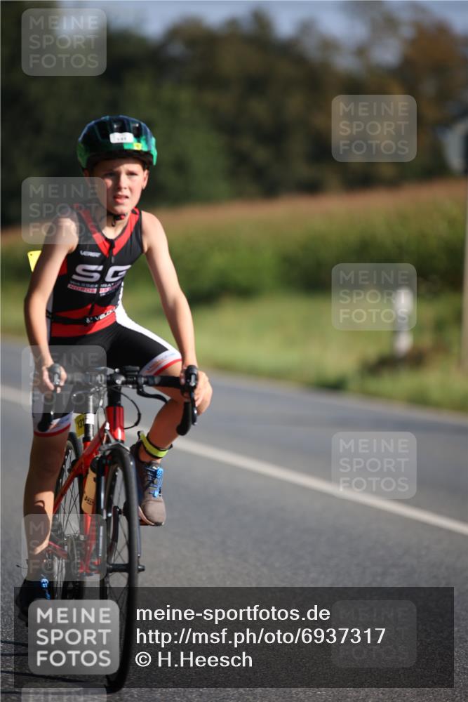 01.09.2024 - 17. Tribühne Triathlon H.Heesch http://msf.ph/oto/6937317 01.09.2024 09:39:27 Radfahren 63, 66, 70, 77, 110, 112, 131 meine-sportfotos.de