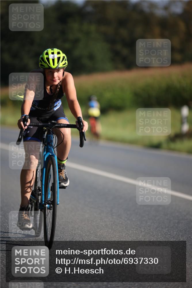 01.09.2024 - 17. Tribühne Triathlon H.Heesch http://msf.ph/oto/6937330 01.09.2024 09:39:29 Radfahren 63, 66, 77, 81, 110, 112 meine-sportfotos.de