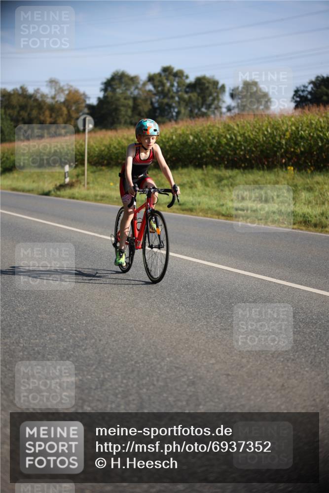 01.09.2024 - 17. Tribühne Triathlon H.Heesch http://msf.ph/oto/6937352 01.09.2024 09:40:14 Radfahren 65, 68, 85, 97, 127, 133 meine-sportfotos.de