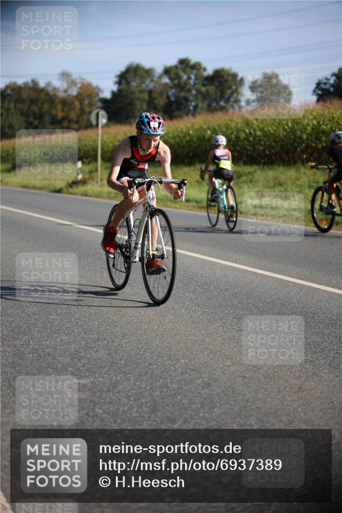 01.09.2024 - 17. Tribühne Triathlon H.Heesch http://msf.ph/oto/6937389 01.09.2024 09:40:18 Radfahren 65, 68, 85, 88 meine-sportfotos.de