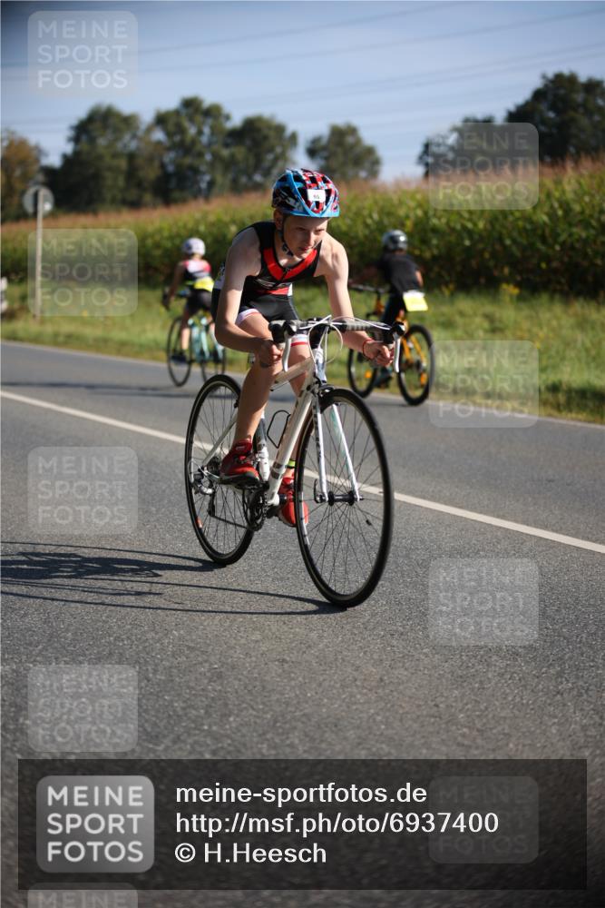01.09.2024 - 17. Tribühne Triathlon H.Heesch http://msf.ph/oto/6937400 01.09.2024 09:40:18 Radfahren 65, 68, 85, 88 meine-sportfotos.de