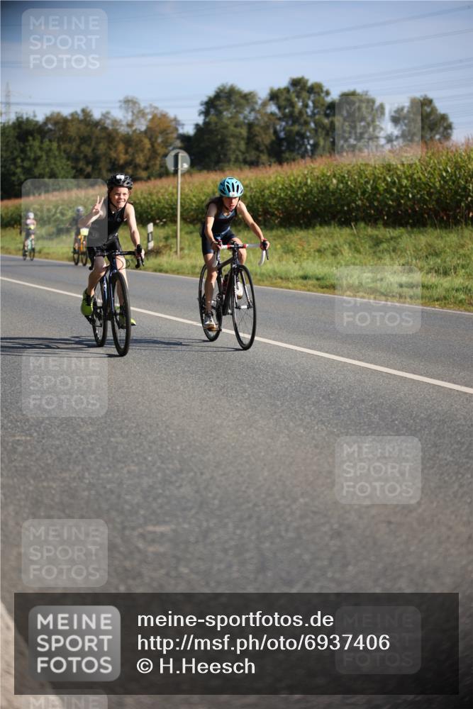 01.09.2024 - 17. Tribühne Triathlon H.Heesch http://msf.ph/oto/6937406 01.09.2024 09:40:22 Radfahren 62, 68, 85, 88, 103 meine-sportfotos.de