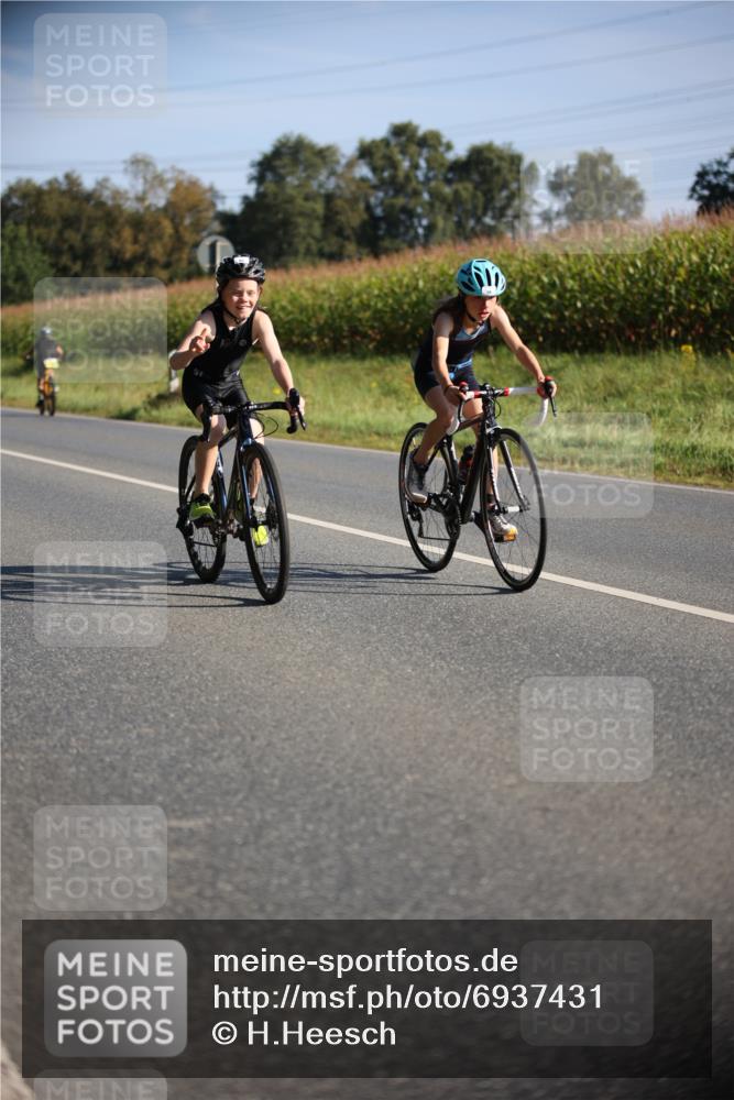 01.09.2024 - 17. Tribühne Triathlon H.Heesch http://msf.ph/oto/6937431 01.09.2024 09:40:23 Radfahren 62, 68, 85, 88, 103 meine-sportfotos.de