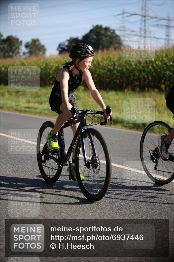 01.09.2024 - 17. Tribühne Triathlon H.Heesch http://msf.ph/oto/6937446 01.09.2024 09:40:23 Radfahren 62, 68, 85, 88, 103 meine-sportfotos.de