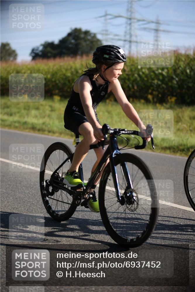01.09.2024 - 17. Tribühne Triathlon H.Heesch http://msf.ph/oto/6937452 01.09.2024 09:40:23 Radfahren 62, 68, 85, 88, 103 meine-sportfotos.de