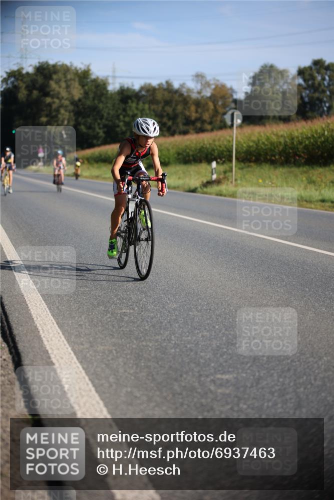 01.09.2024 - 17. Tribühne Triathlon H.Heesch http://msf.ph/oto/6937463 01.09.2024 09:40:27 Radfahren 62, 88, 103 meine-sportfotos.de