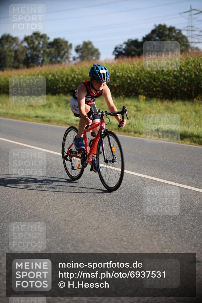 01.09.2024 - 17. Tribühne Triathlon H.Heesch http://msf.ph/oto/6937531 01.09.2024 09:40:31 Radfahren 62, 79, 103, 136 meine-sportfotos.de