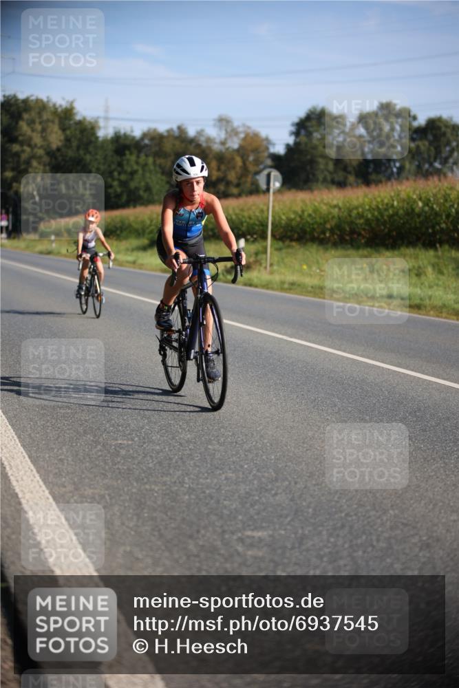 01.09.2024 - 17. Tribühne Triathlon H.Heesch http://msf.ph/oto/6937545 01.09.2024 09:40:39 Radfahren 58, 78, 79, 83, 84, 92, 99, 104, 136 meine-sportfotos.de
