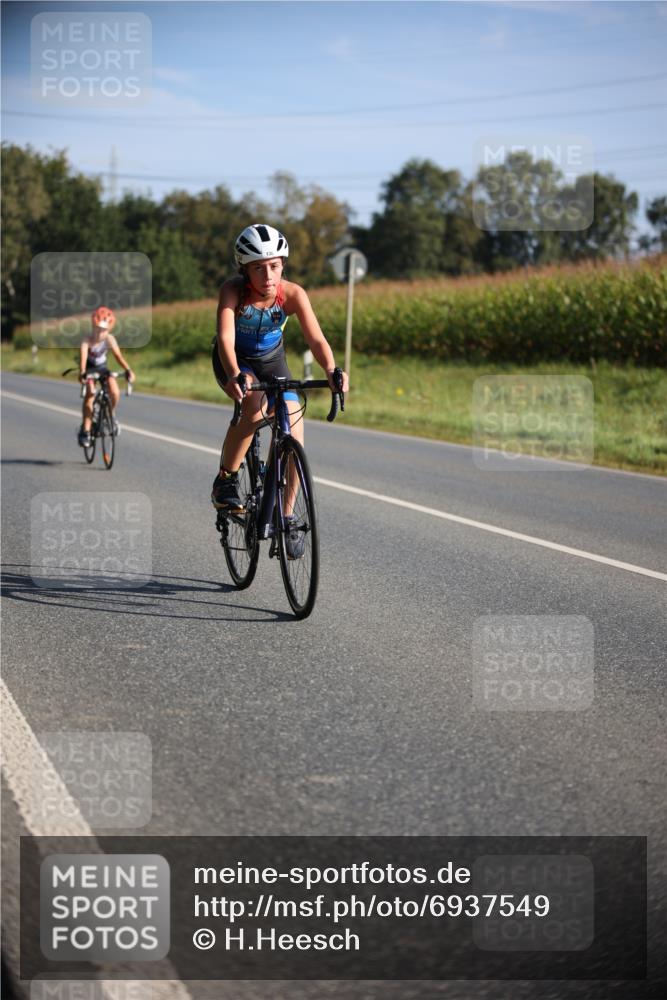 01.09.2024 - 17. Tribühne Triathlon H.Heesch http://msf.ph/oto/6937549 01.09.2024 09:40:39 Radfahren 58, 78, 79, 83, 84, 92, 99, 104, 136 meine-sportfotos.de