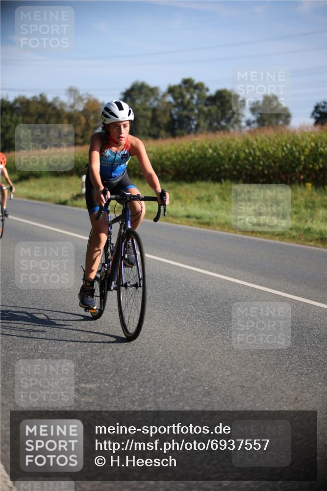 01.09.2024 - 17. Tribühne Triathlon H.Heesch http://msf.ph/oto/6937557 01.09.2024 09:40:39 Radfahren 58, 78, 79, 83, 84, 92, 99, 104, 136 meine-sportfotos.de