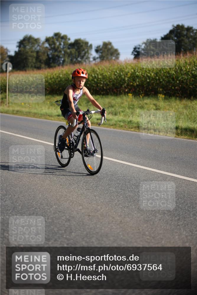 01.09.2024 - 17. Tribühne Triathlon H.Heesch http://msf.ph/oto/6937564 01.09.2024 09:40:40 Radfahren 58, 78, 79, 83, 84, 86, 92, 99, 104, 136 meine-sportfotos.de