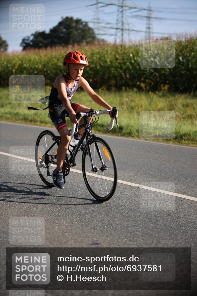 01.09.2024 - 17. Tribühne Triathlon H.Heesch http://msf.ph/oto/6937581 01.09.2024 09:40:41 Radfahren 58, 78, 79, 83, 84, 86, 92, 99, 104, 136 meine-sportfotos.de