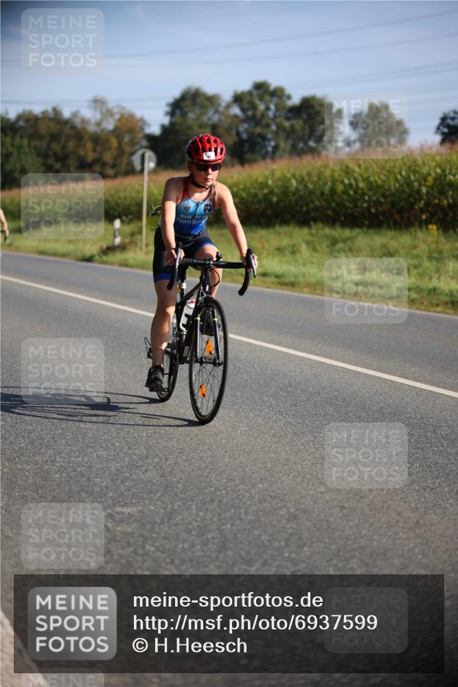 01.09.2024 - 17. Tribühne Triathlon H.Heesch http://msf.ph/oto/6937599 01.09.2024 09:40:45 Radfahren 58, 75, 78, 83, 84, 86, 92, 99, 100, 104, 124 meine-sportfotos.de