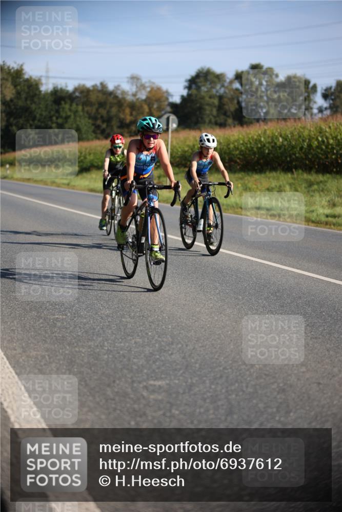 01.09.2024 - 17. Tribühne Triathlon H.Heesch http://msf.ph/oto/6937612 01.09.2024 09:40:47 Radfahren 58, 75, 78, 83, 84, 86, 92, 99, 100, 104, 124 meine-sportfotos.de