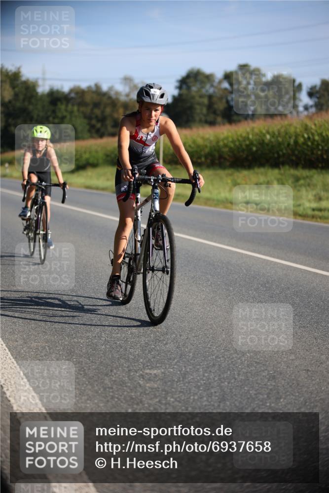 01.09.2024 - 17. Tribühne Triathlon H.Heesch http://msf.ph/oto/6937658 01.09.2024 09:40:48 Radfahren 58, 75, 78, 83, 86, 92, 99, 100, 104, 124 meine-sportfotos.de