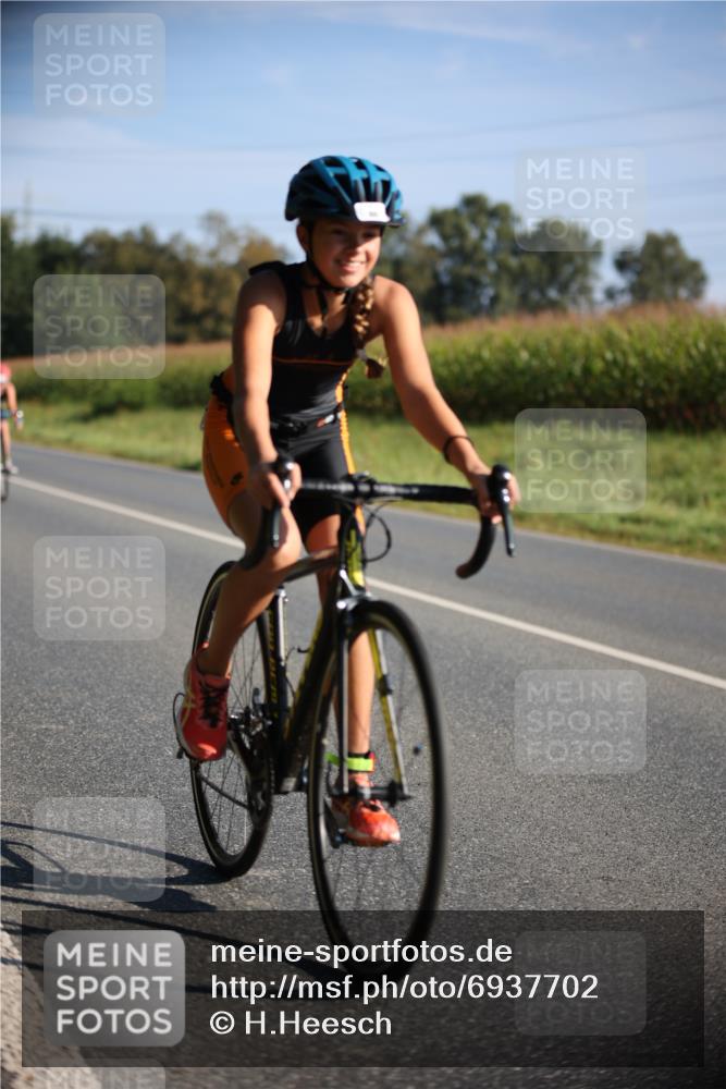 01.09.2024 - 17. Tribühne Triathlon H.Heesch http://msf.ph/oto/6937702 01.09.2024 09:40:51 Radfahren 75, 86, 100, 124, 128 meine-sportfotos.de