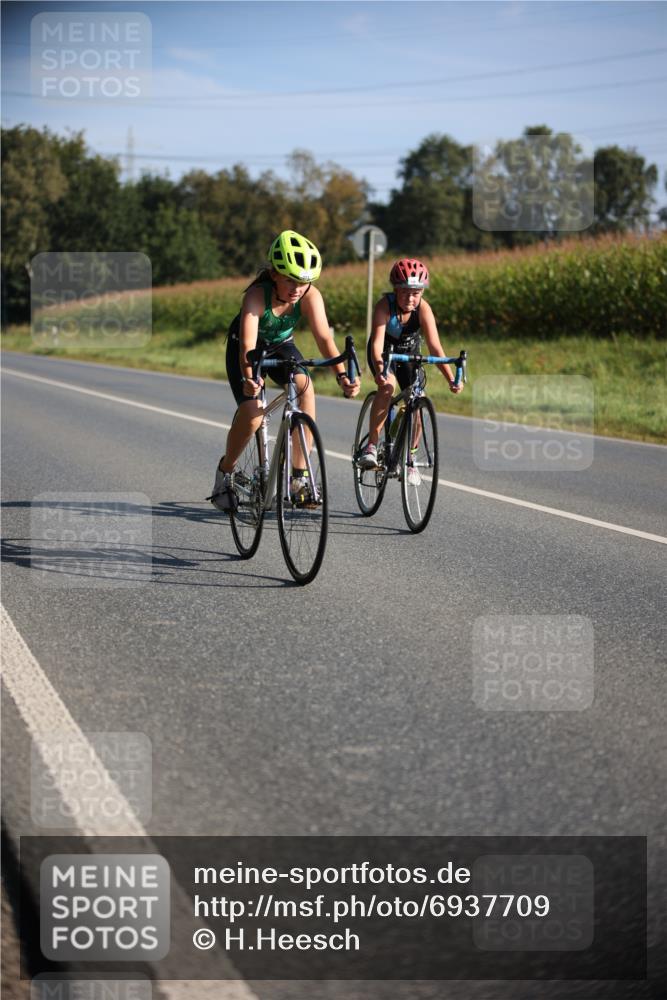 01.09.2024 - 17. Tribühne Triathlon H.Heesch http://msf.ph/oto/6937709 01.09.2024 09:40:52 Radfahren 75, 86, 100, 124, 128 meine-sportfotos.de