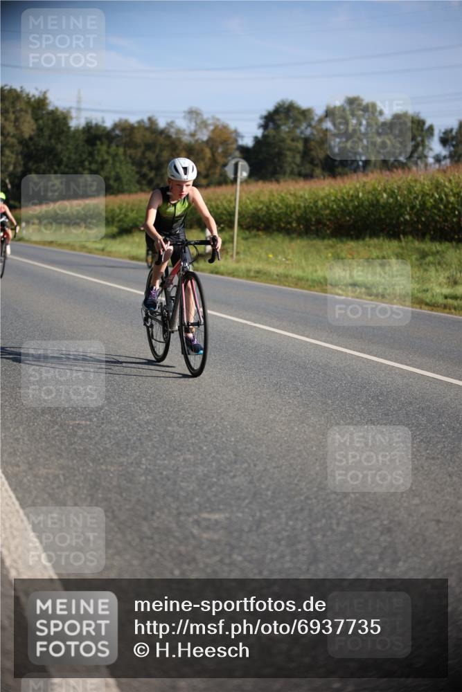 01.09.2024 - 17. Tribühne Triathlon H.Heesch http://msf.ph/oto/6937735 01.09.2024 09:41:01 Radfahren 113, 121, 128 meine-sportfotos.de