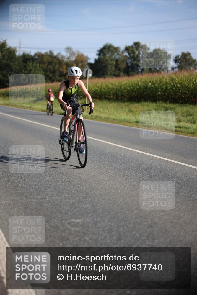 01.09.2024 - 17. Tribühne Triathlon H.Heesch http://msf.ph/oto/6937740 01.09.2024 09:41:01 Radfahren 113, 121, 128 meine-sportfotos.de