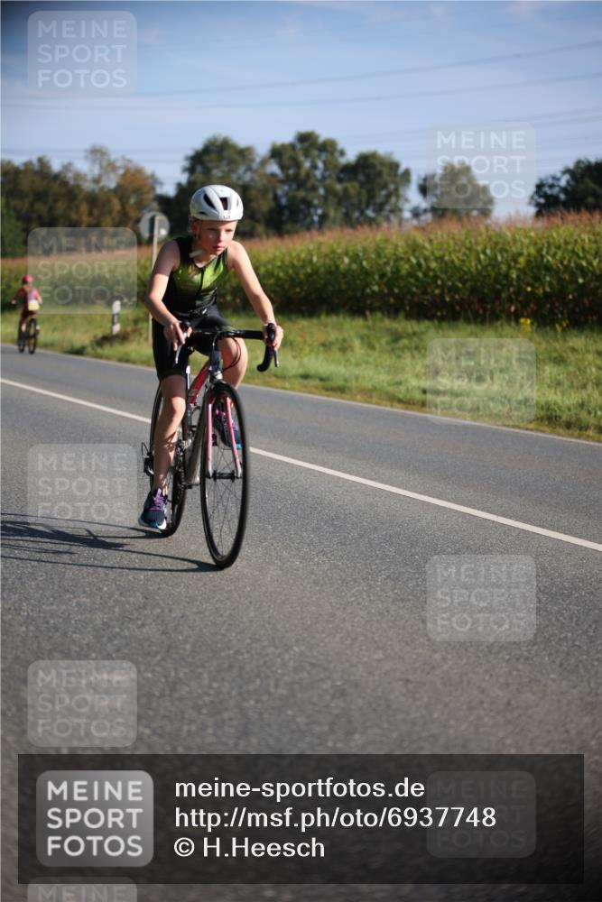 01.09.2024 - 17. Tribühne Triathlon H.Heesch http://msf.ph/oto/6937748 01.09.2024 09:41:01 Radfahren 113, 121, 128 meine-sportfotos.de